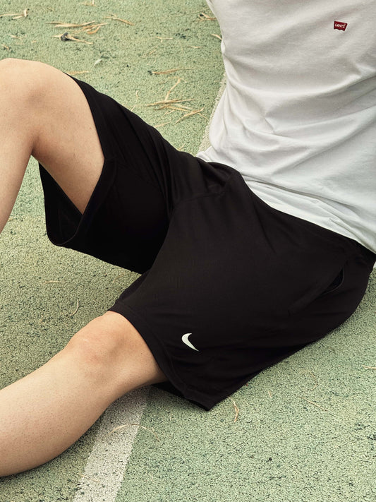 Summer Essentials Shorts | Black Nik